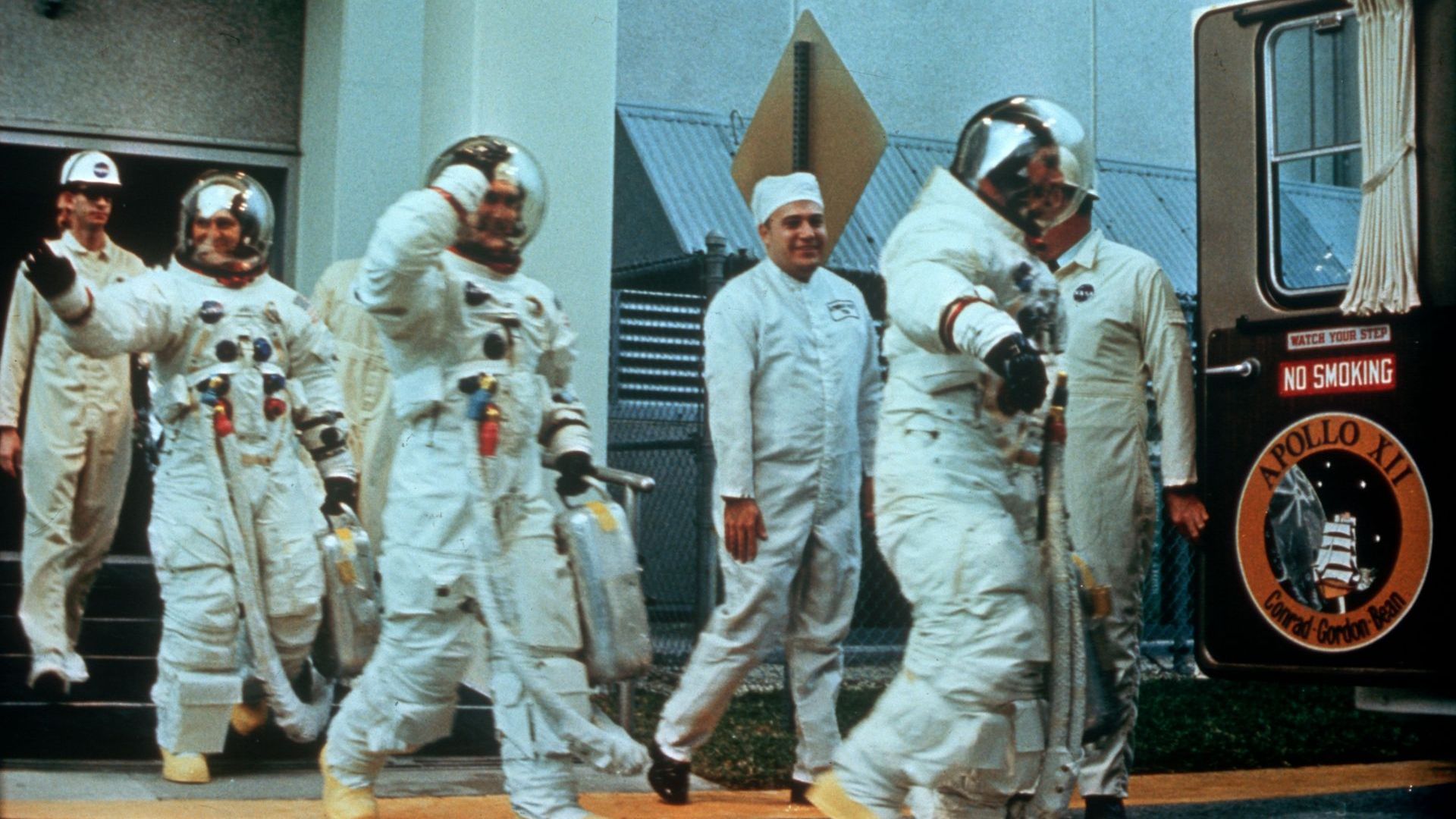 НАСА дава достъп до запечатани проби от мисиите "Аполо"