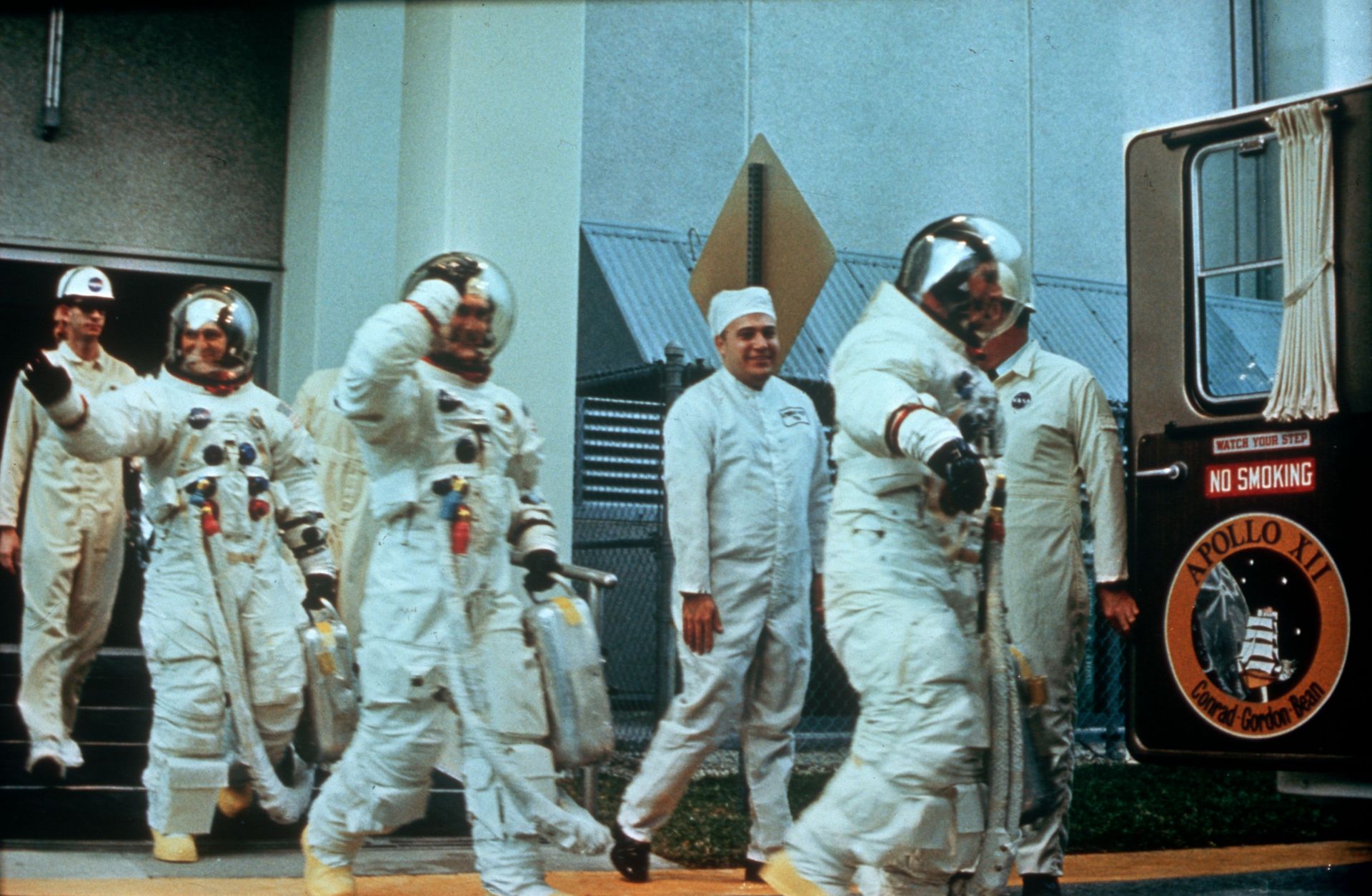 1969 г. - Екипът на Аполо 12 минути преди да излети в космоса