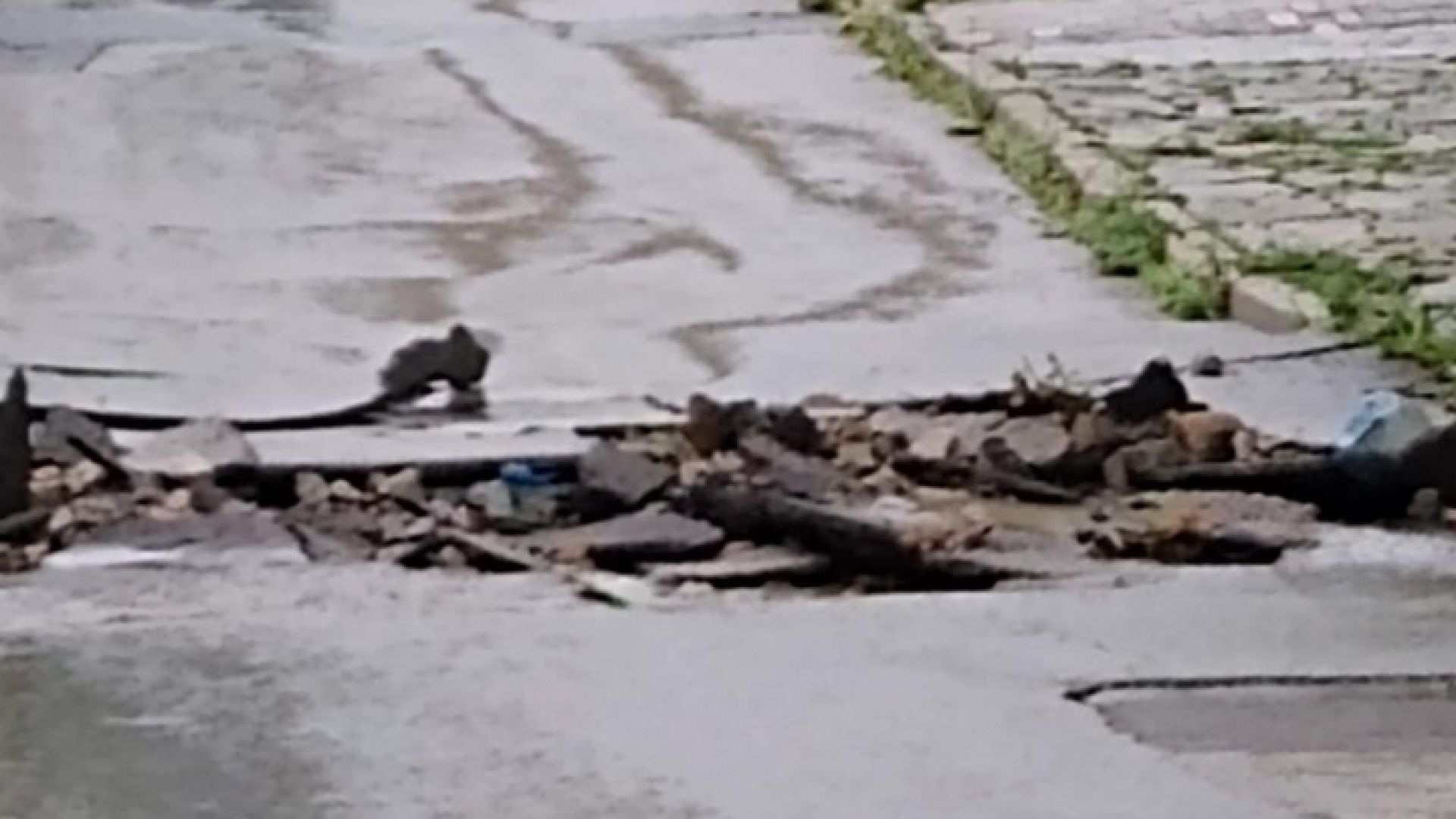 Бедствие в Котел след пороен дъжд Реката която минава през