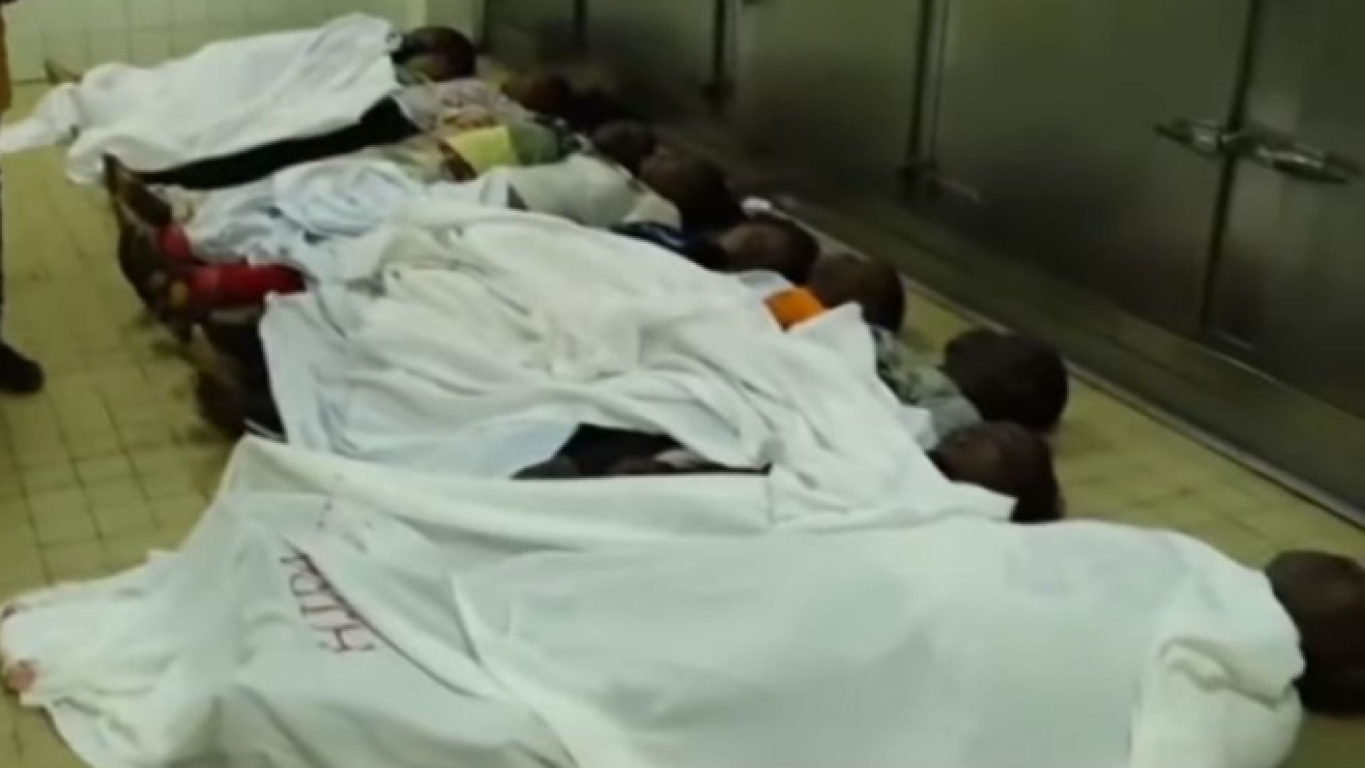 Най малко 16 души загинаха а десетки бяха ранени вчера пред