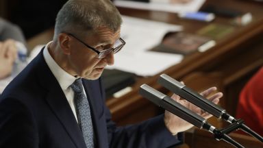 Премиерът на Чехия предупреди, че може да се стигне до предсрочни избори
