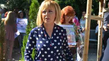 Манолова: Цялата пропагандна машина на властта се опитва да ме сплаши, в паника са