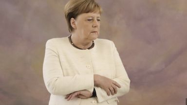  На какво може да се дължи треперенето на Ангела Меркел? 