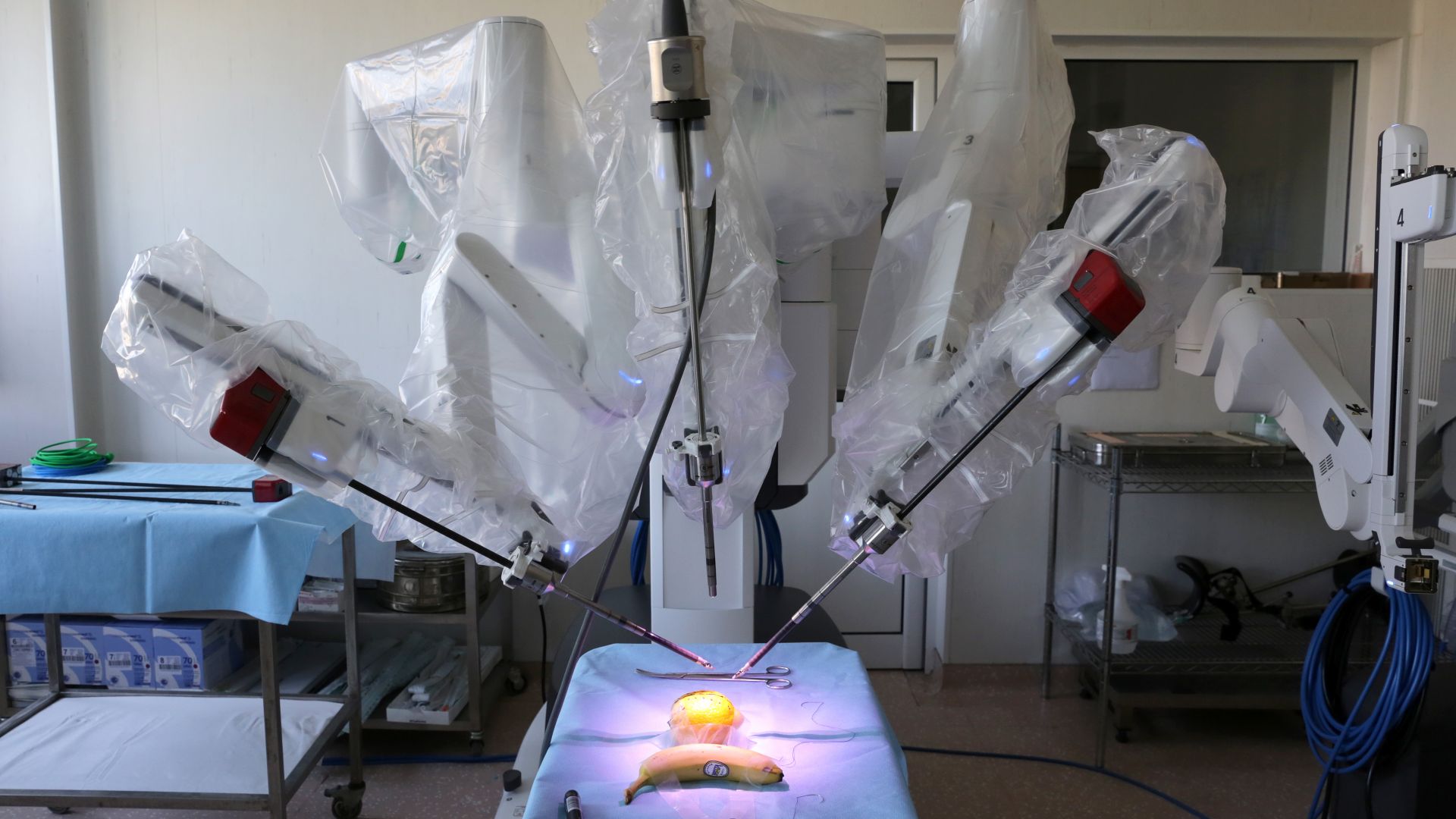 В Майчин дом беше открита роботозирана система за хирургия Да