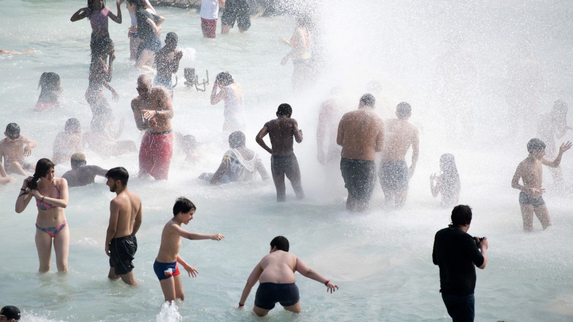 Френската метеорологична служба за пръв път обяви днес най високата червена