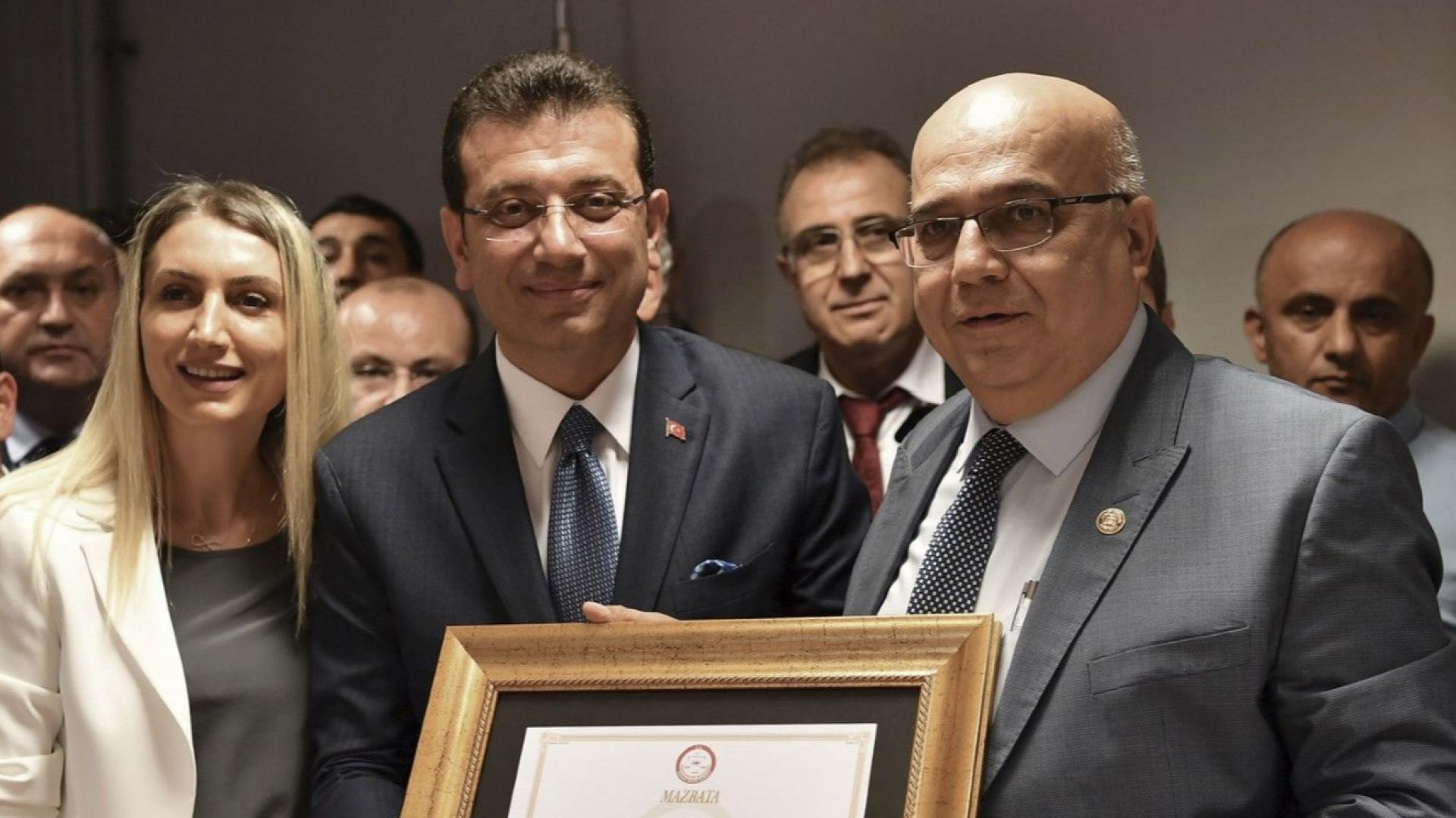 Новоизбраният кмет на Истанбул Екрем Имамоглу от Народнорепубликанската партия НРП