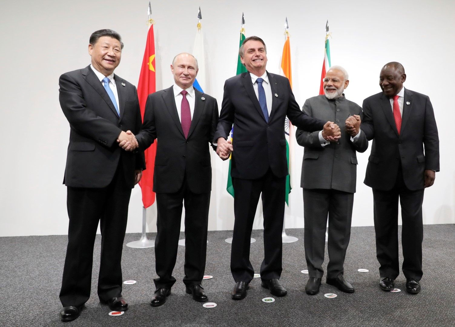 Бразилия и Русия, заедно с Китай, Индия и РЮА, с членове на БРИКС