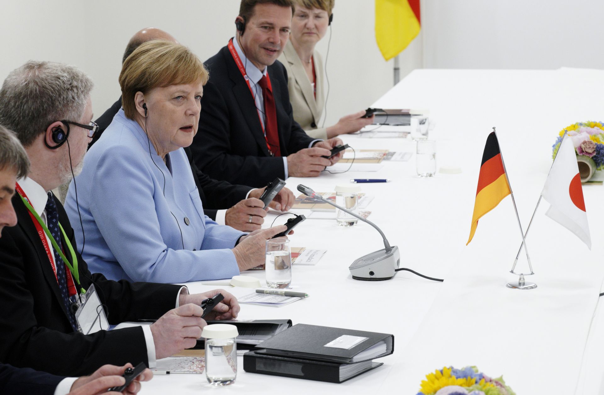  Меркел говори за германските инвестиции в САЩ и каза, че ще повдигне въпроса с Иран в разговора си с Тръмп.
