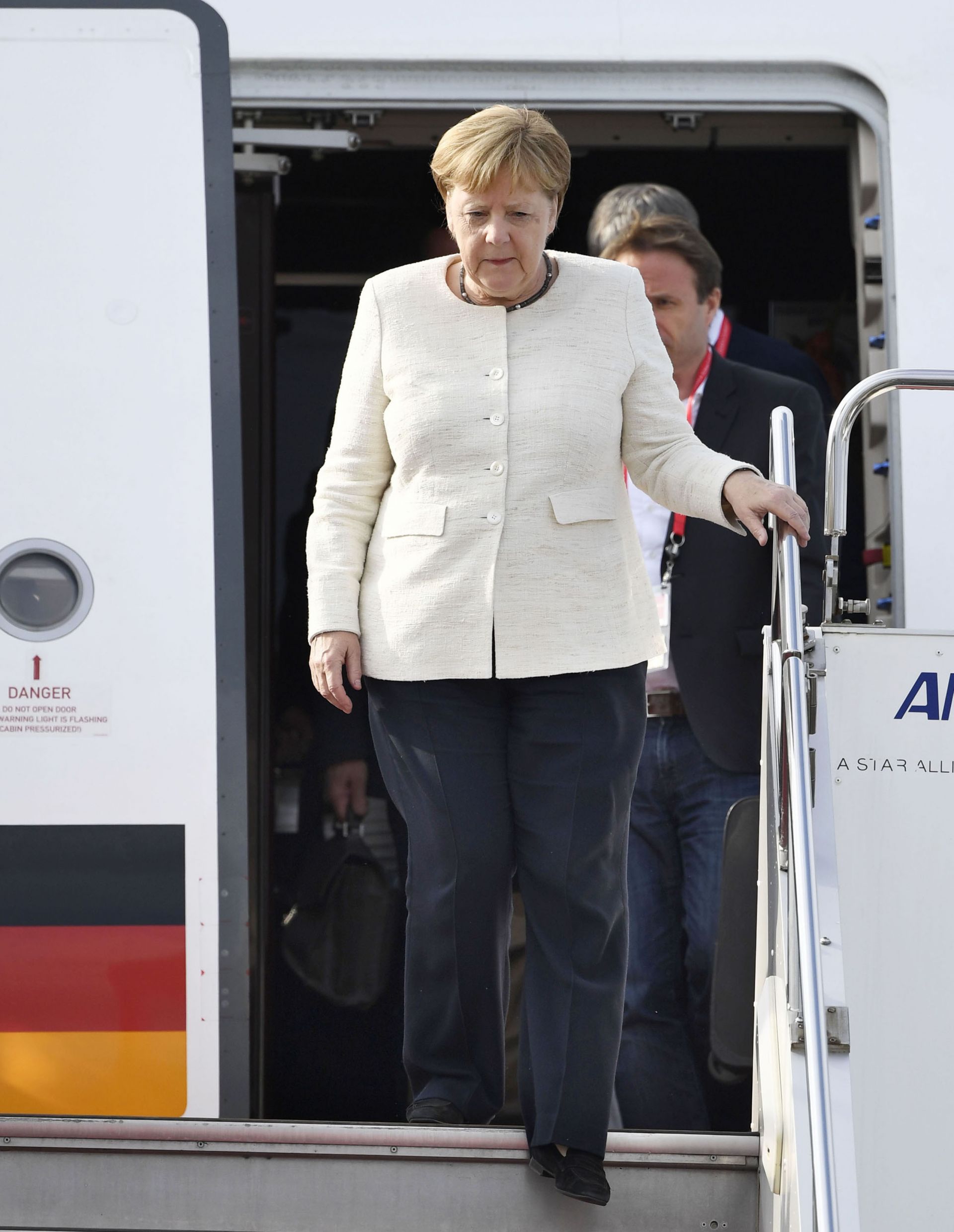 Германският канцлер Ангела Меркел пристигна днес за срещата на Г-20 в Осака, ден след като бе видяна отново да трепери на публична изява, което породи тревога за здравословното й състояние