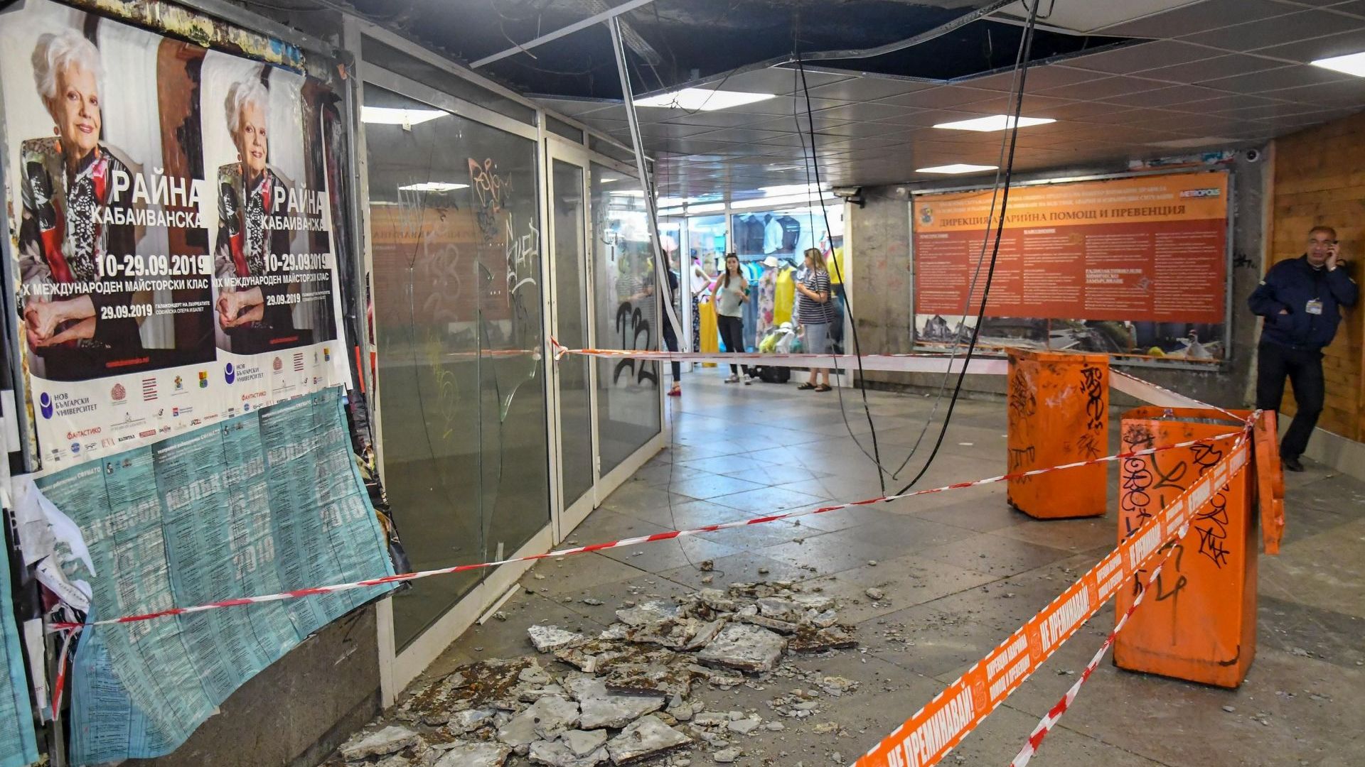 Бетонни късове се срутиха в центъра на София Инцидентът е