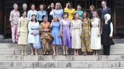 Гощавка с шарани и разходка с рикши за първите дами от Г-20