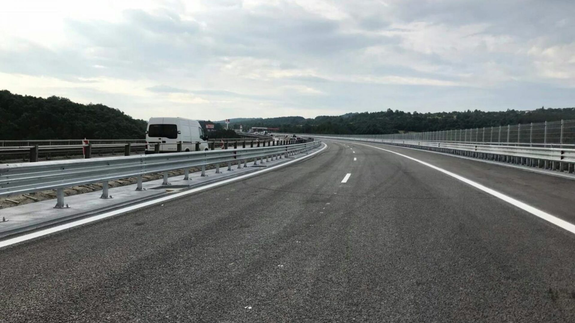 Край на ремонта на 20 км на "Тракия" в посока Пловдив (снимки)
