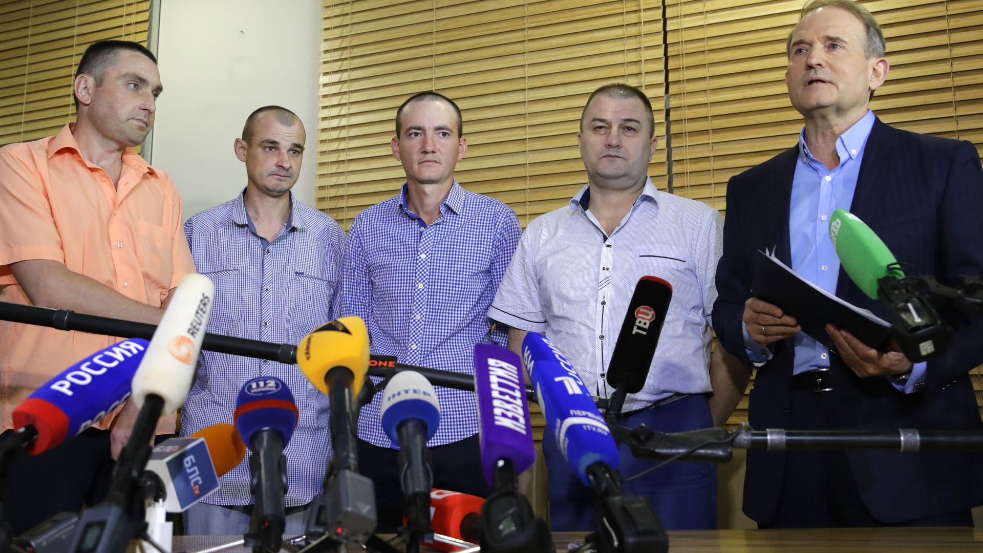 Четирима украинци пленени от сепаратистите в Източна Украйна бяха освободени