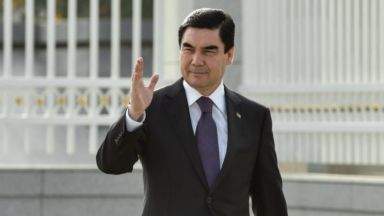 Туркменистанският президент празнува рождения си ден с нова газова рафинерия