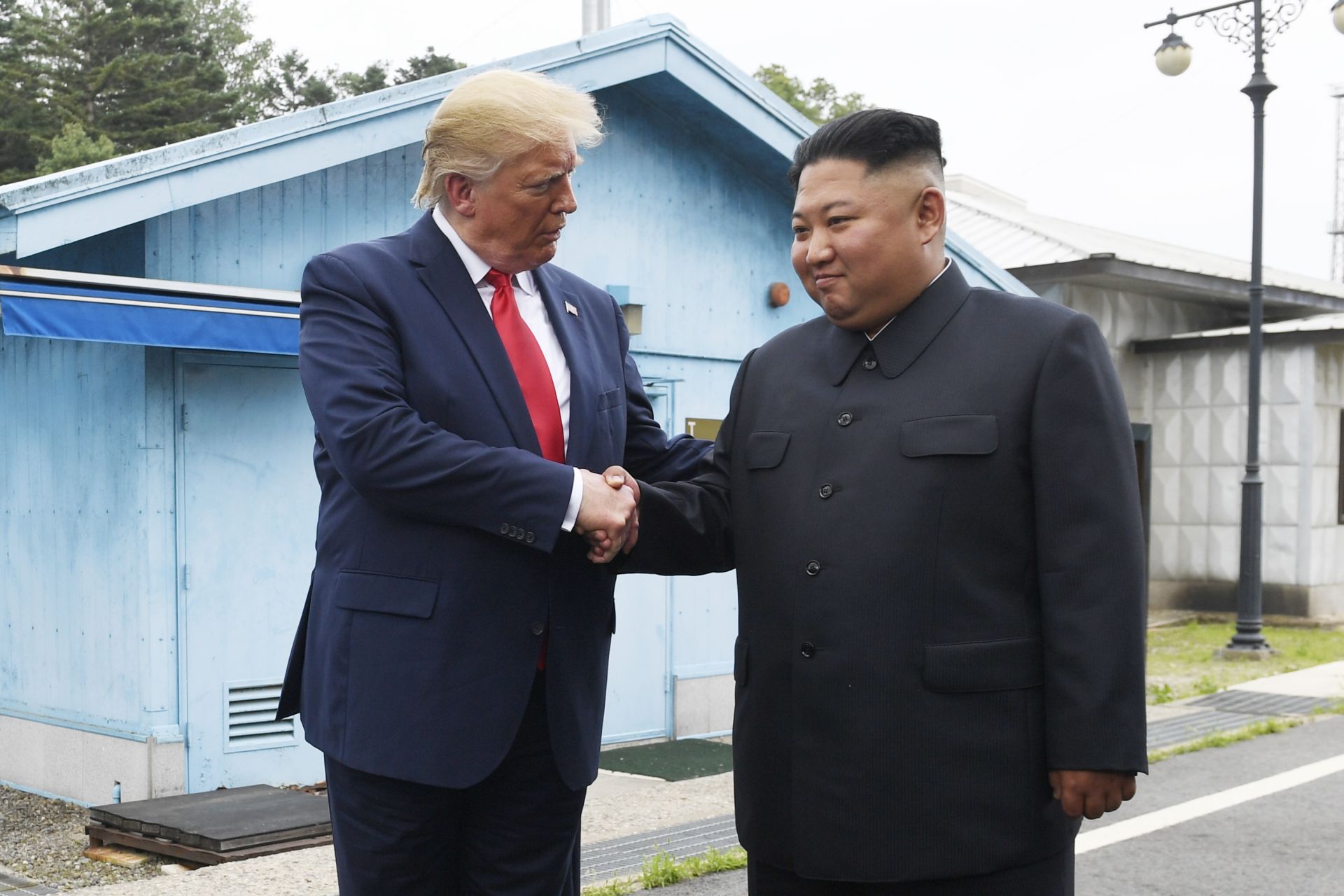 Изстреляните ракети от КНД не нарушават споразумението ми с Ким, каза Тръмп