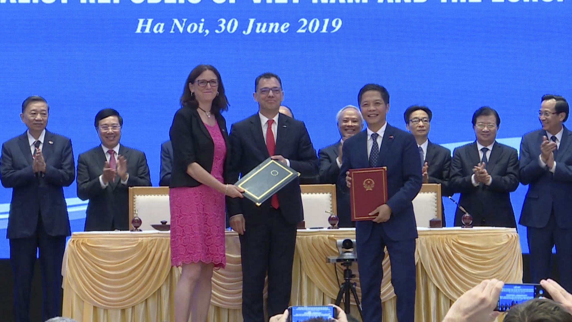 Виетнам подписа днес споразумение за свободна търговия с Европейския съюз