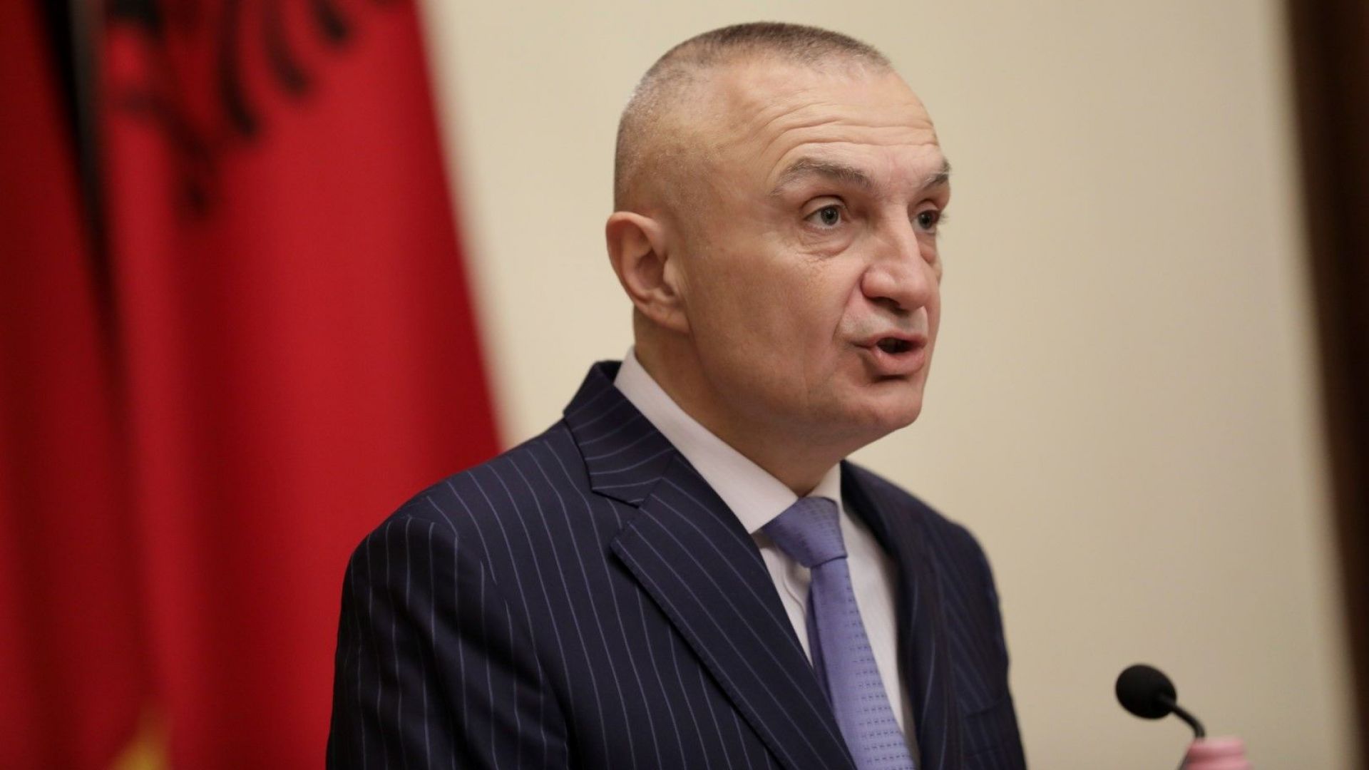 Президентът на Албания Илир Мета разпространи снимка на която заедно
