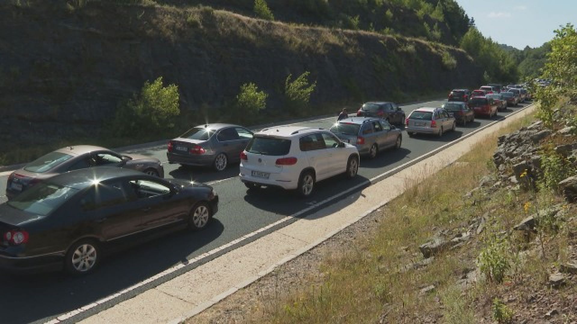 На границата с Гърция ситуацията днес се усложни километричните