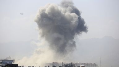 Най-малко 34 убити при експлозия край мисията на САЩ в Кабул (видео)