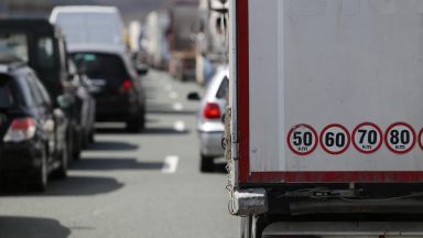 Катастрофа затрудни движението по магистрала Хемус за около един час