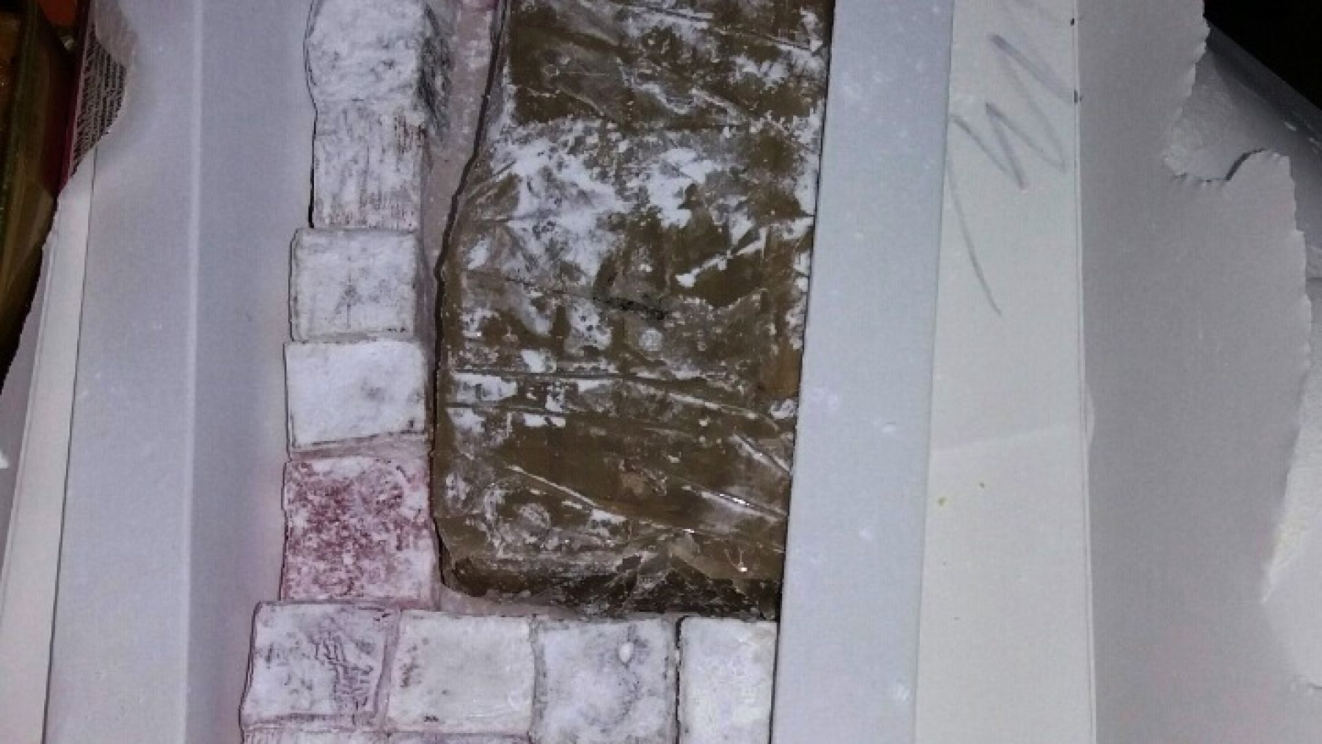 Над 2 кг хероин при проверка на автобус откриха митнически