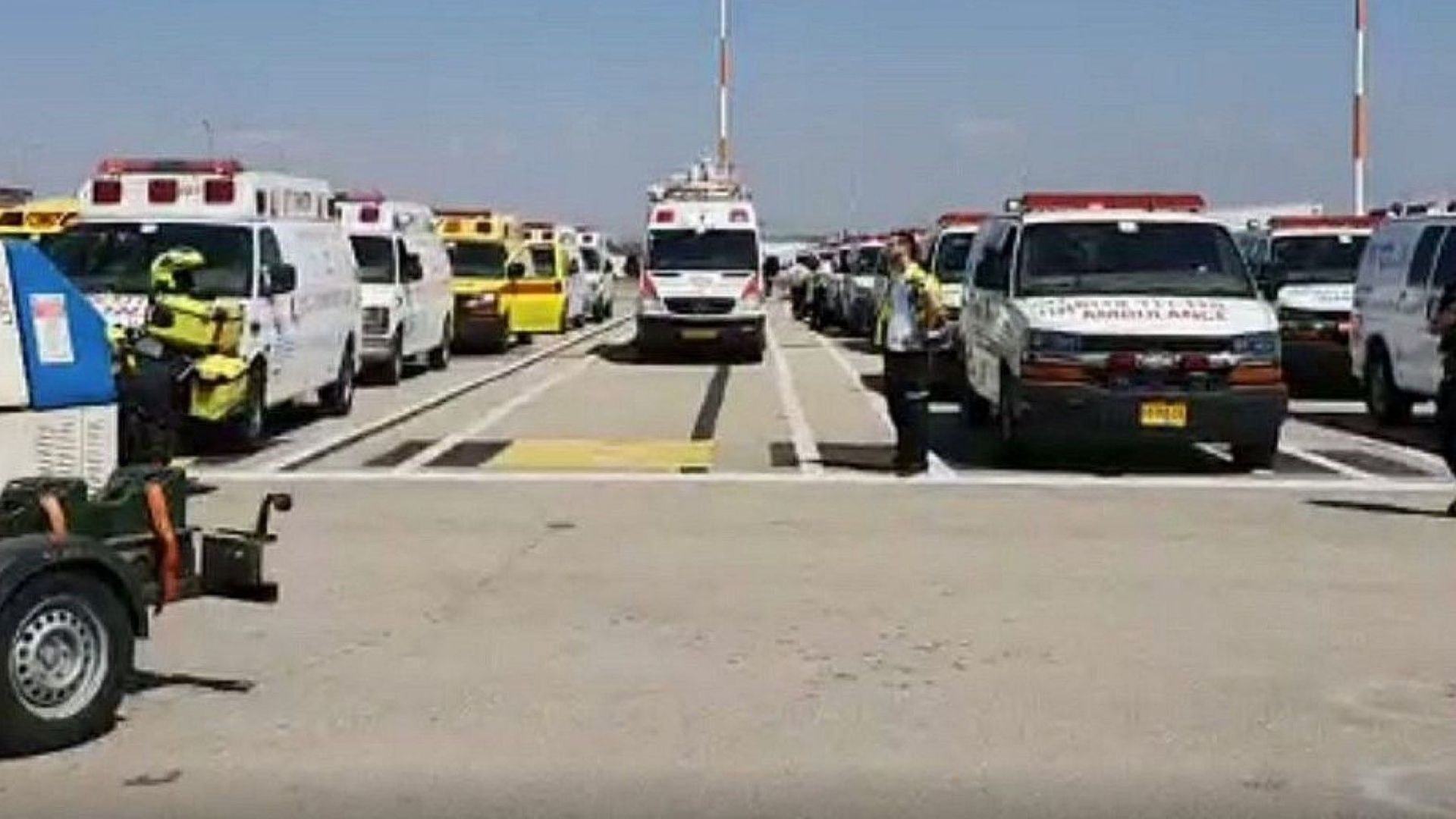 Пътнически самолет на българската чартърна авиокомпания Електра Еър се приземи