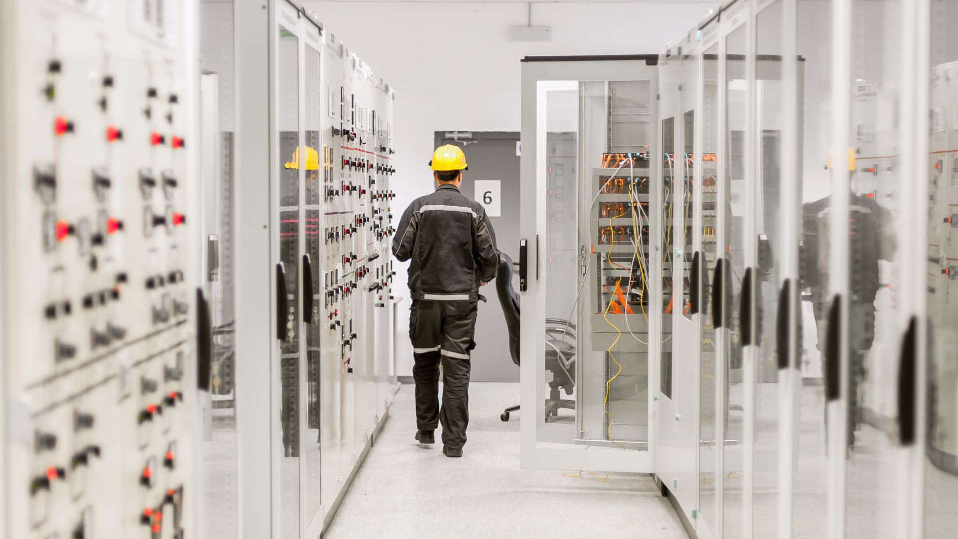 Средното увеличение на цената на електроенергията за битовите потребителите е