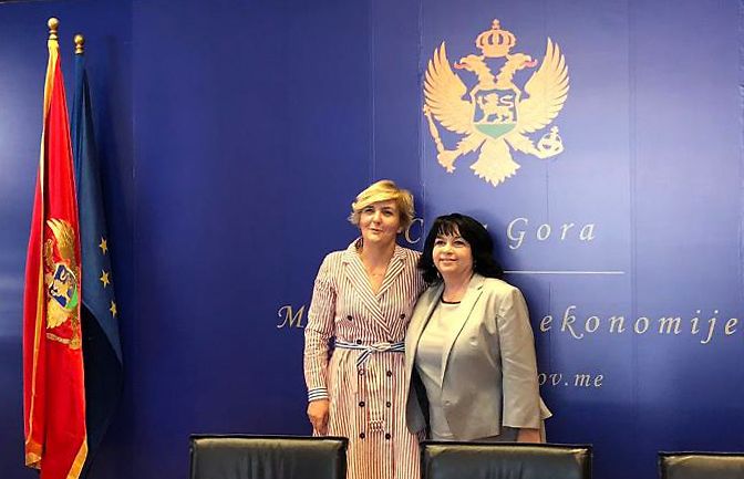 Теменужка Петкова (дясно) и черногорският й колега - министърът на икономиката г-жа Драгица Секулич