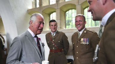 Принц Чарлз започна визитата си в  Уелс за годишнината
