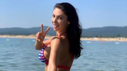 По бански – Биляна Йотовска изкушава на плажа