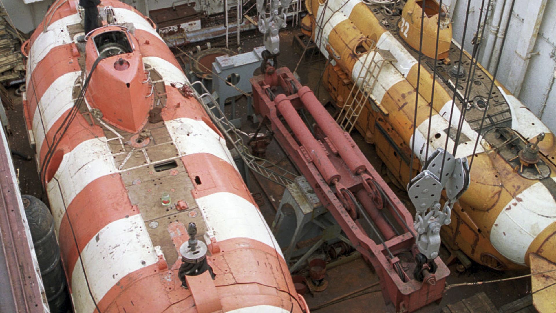 Освен това че вследствие на пожар на борда на свръхсекретен