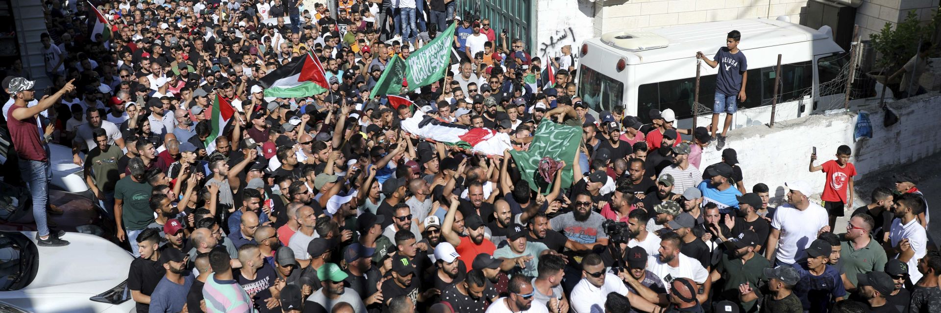 Близо 150 ранени след протест, предизвикан от убийство на младеж в Израел