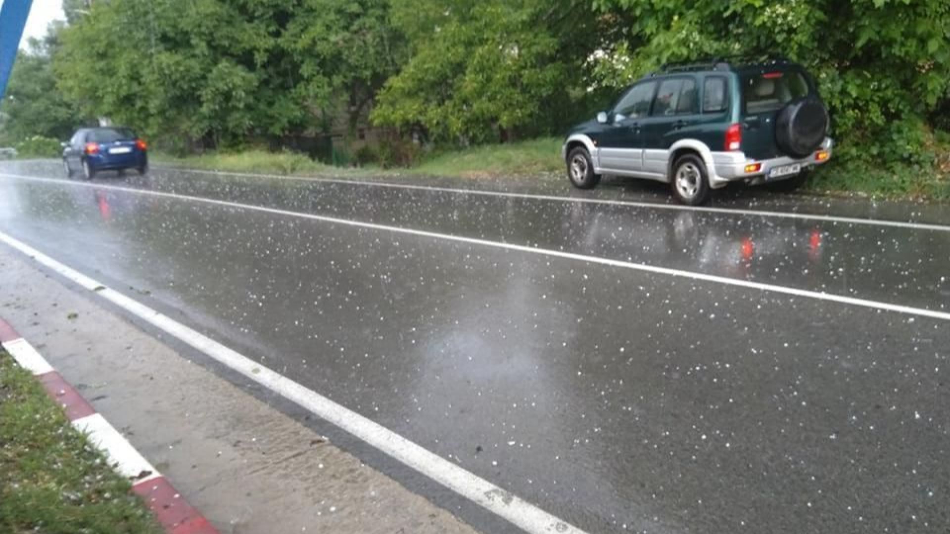 Градушка проби покриви на спирки в село Владо Тричков