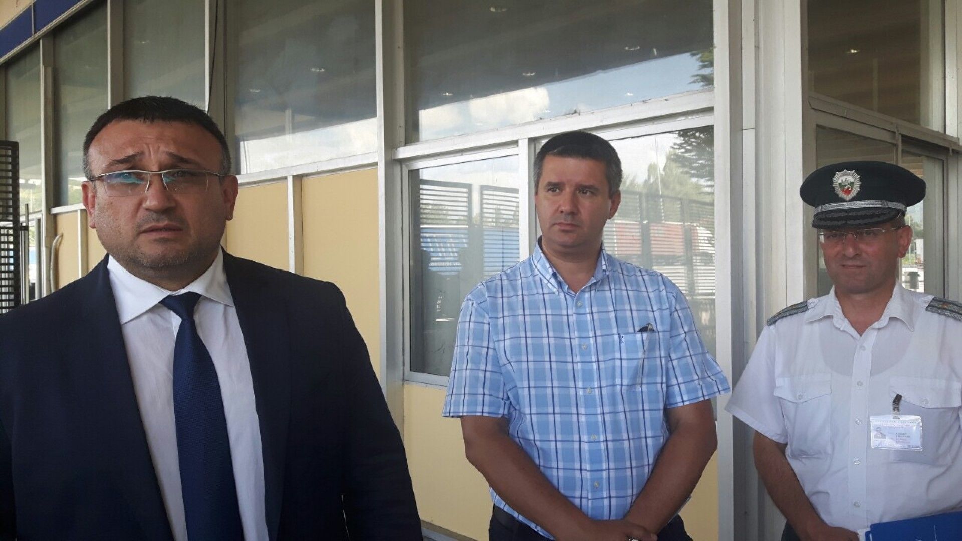 Министър Младен Маринов заедно с главния секретар на МВР Ивайло