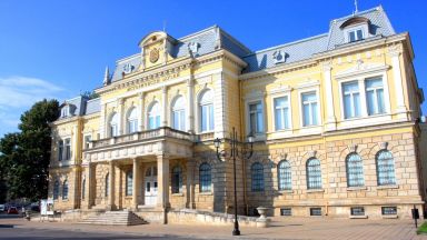 Творчески занимания съвременни интерактивни игри и игри от бабино време