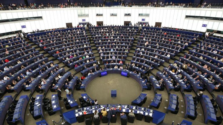 Комисията по петиции на Европейския парламент остави днес отворена за