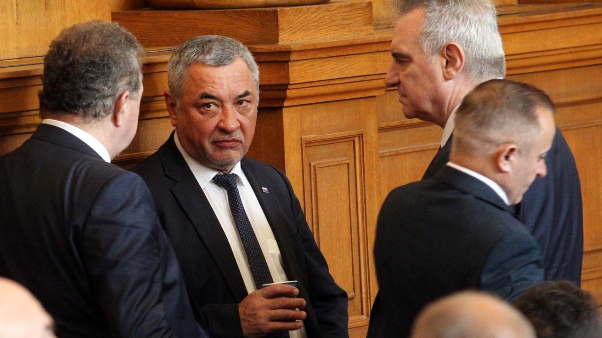 Решението за освобождението на Волен Сидеров от поста председател на