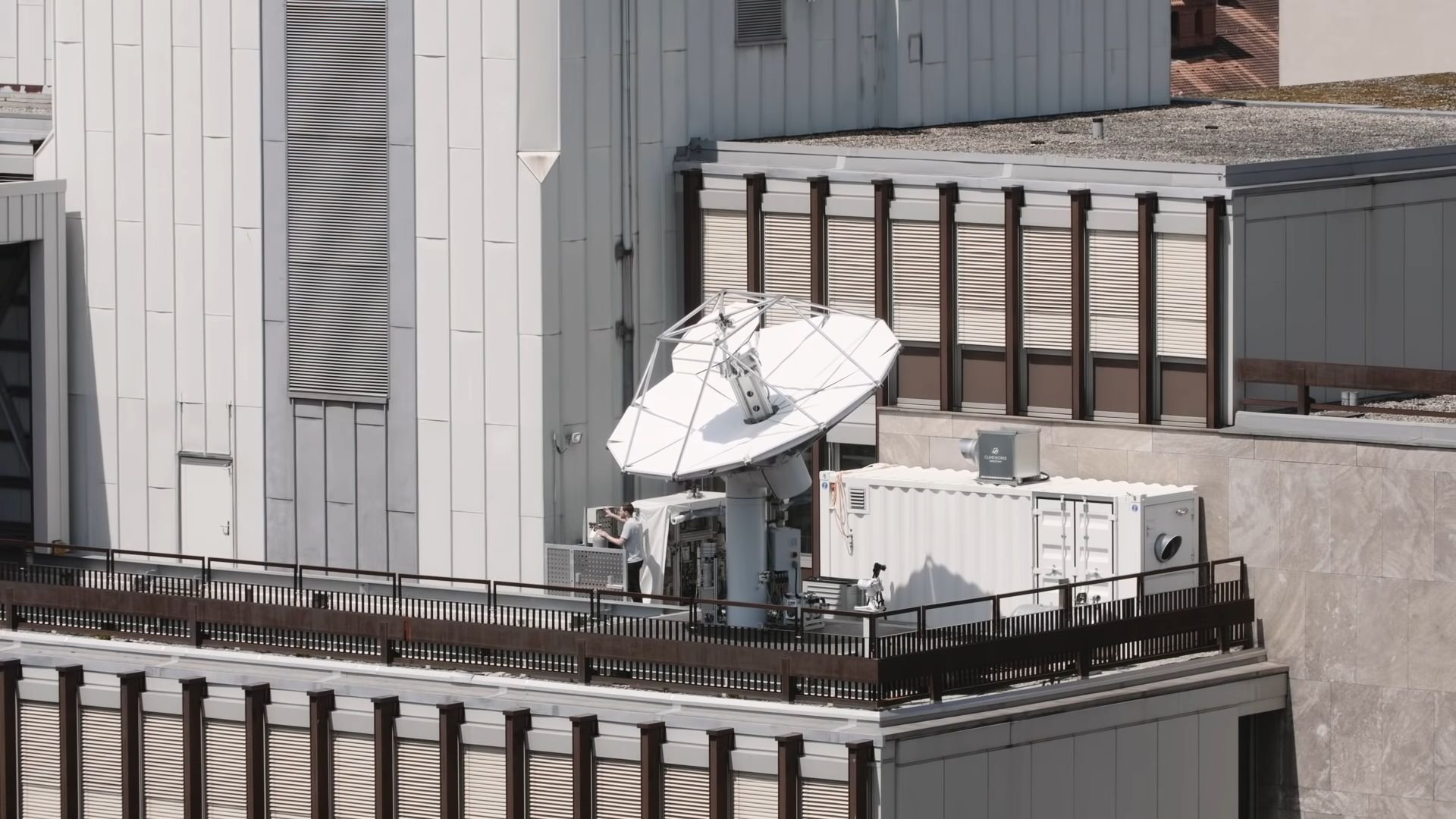 Швейцарци добиват керосин от въздуха