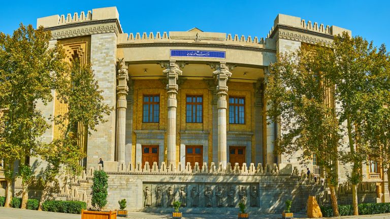 Петорката международни посредници придумва Иран и САЩ да седнат на