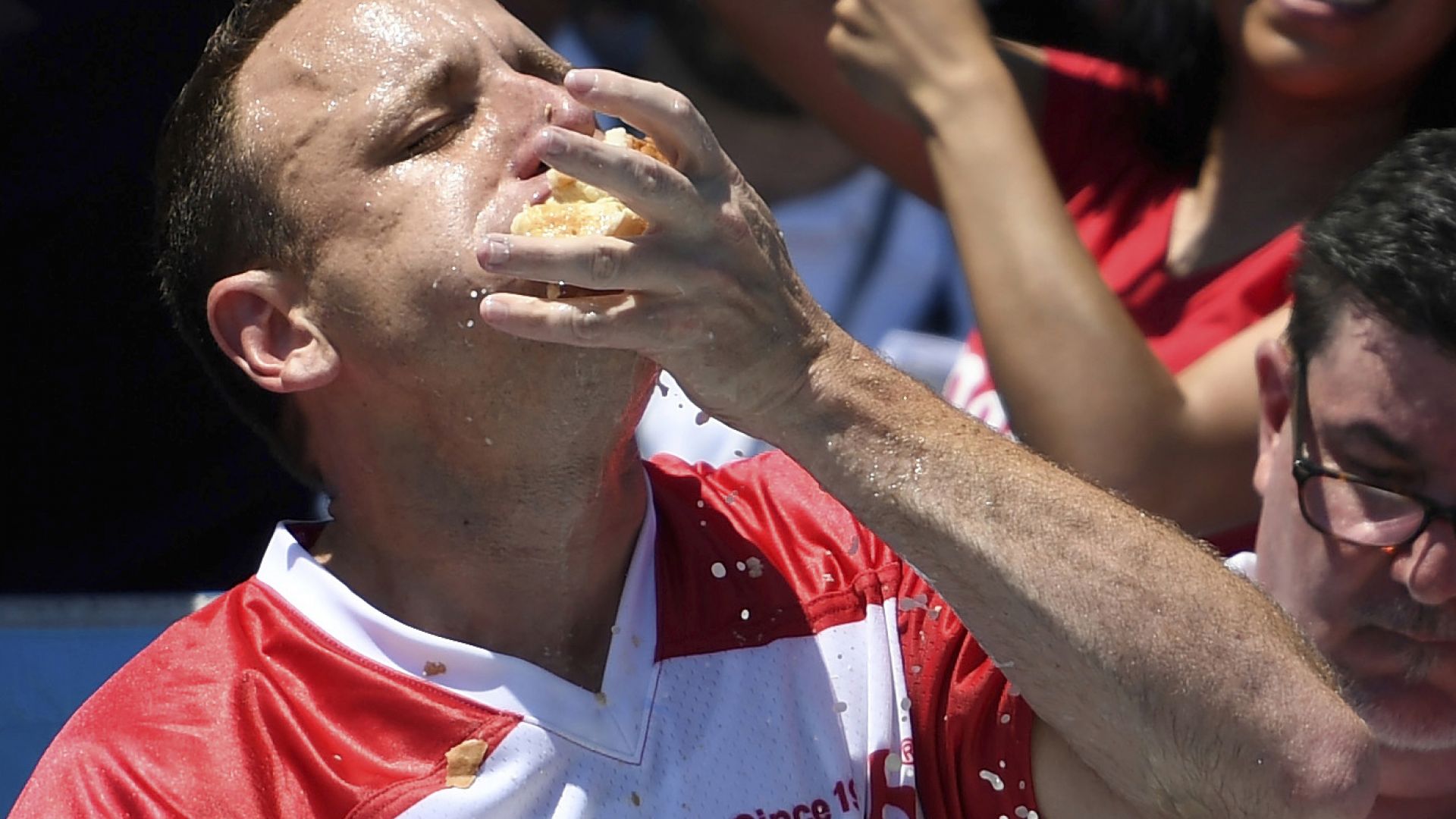 Калифорниецът Джоуи Честнът известен с прякора Челюстите спечели 12 ата си