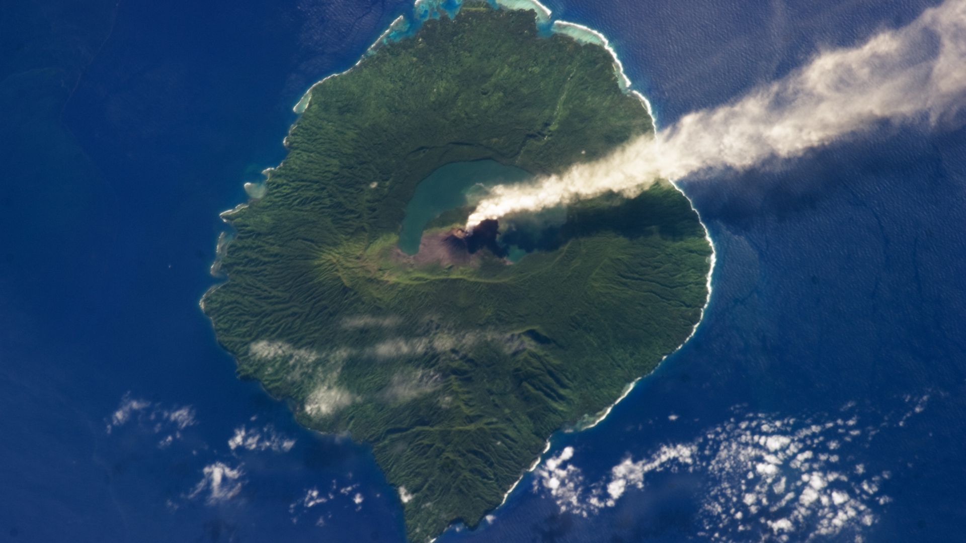 Сателитна техника „забелязва” предстоящо изригване на вулкан