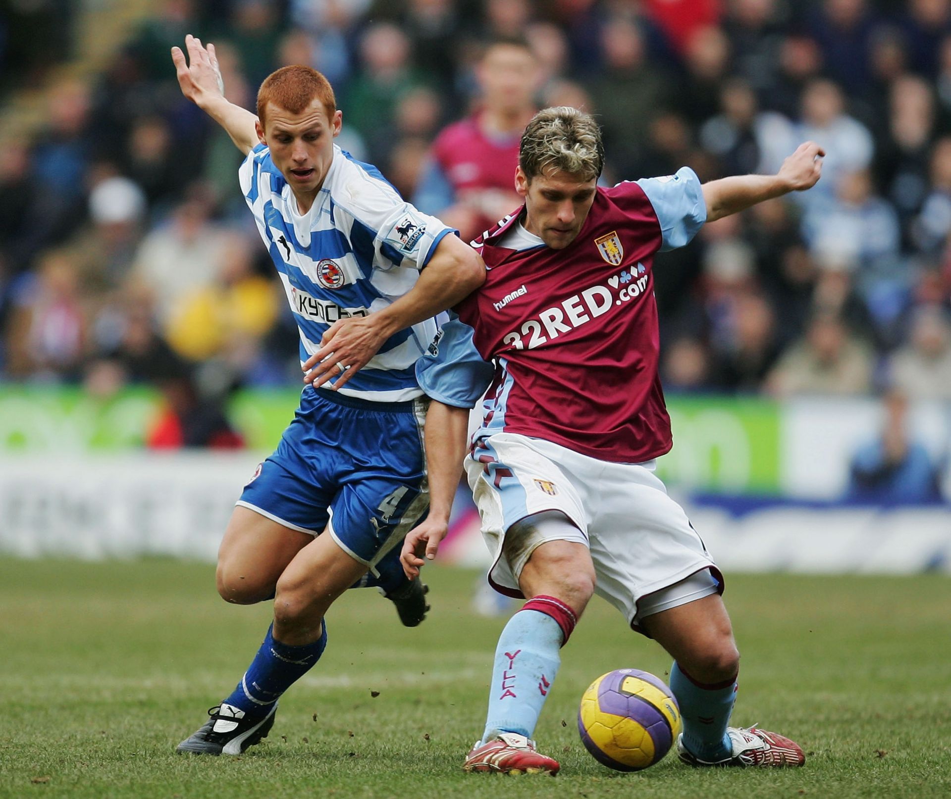 През 2006-а отиде в англисйкия футбол, подписа с Астън Вила