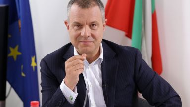  Съвет за електронни медии избра Емил Кошлуков за шеф на Българска национална телевизия 