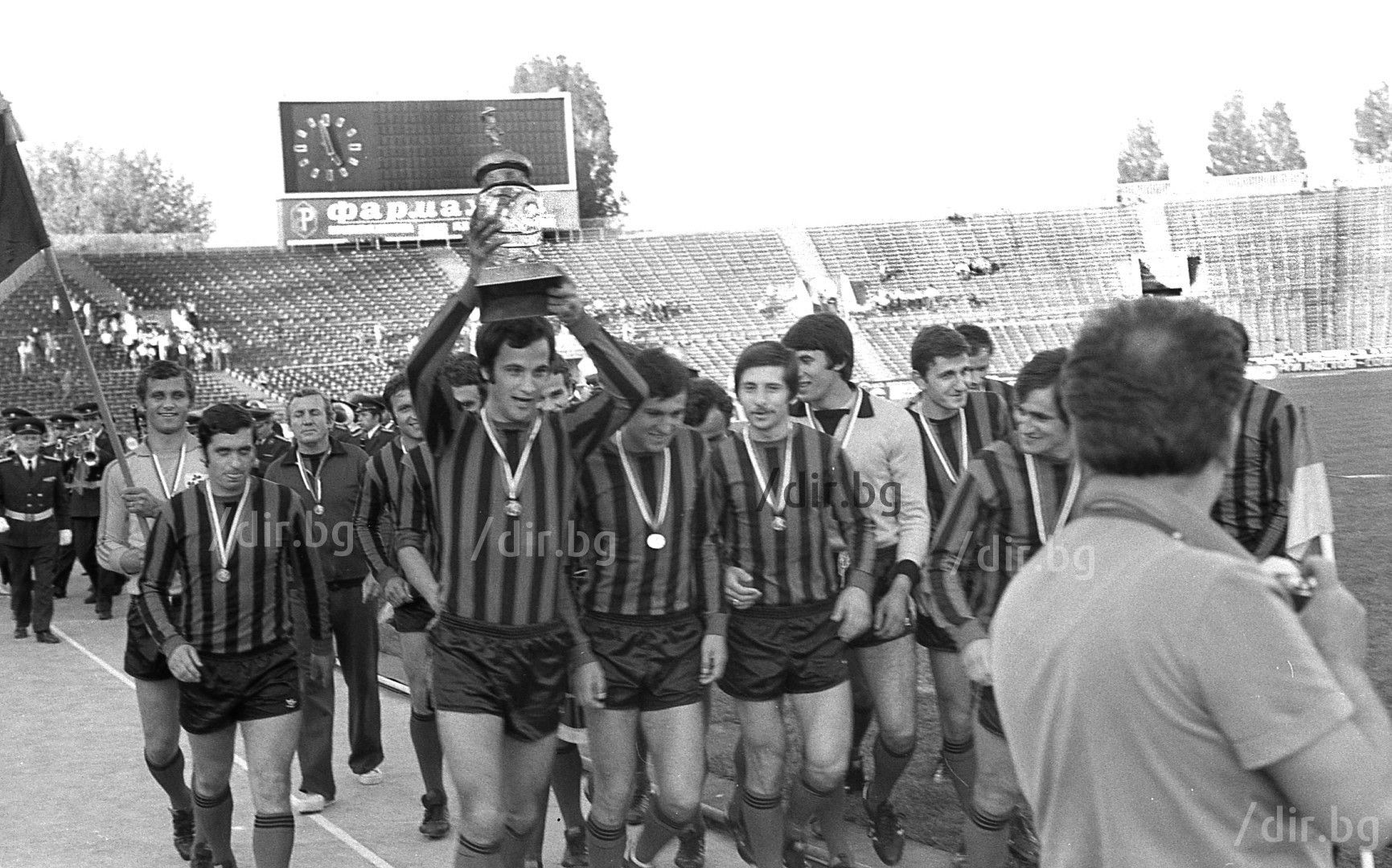Шампион с Локомотив (Сф) след 3:3 срещу Левски в последния мач от сезона 1977-78 г.