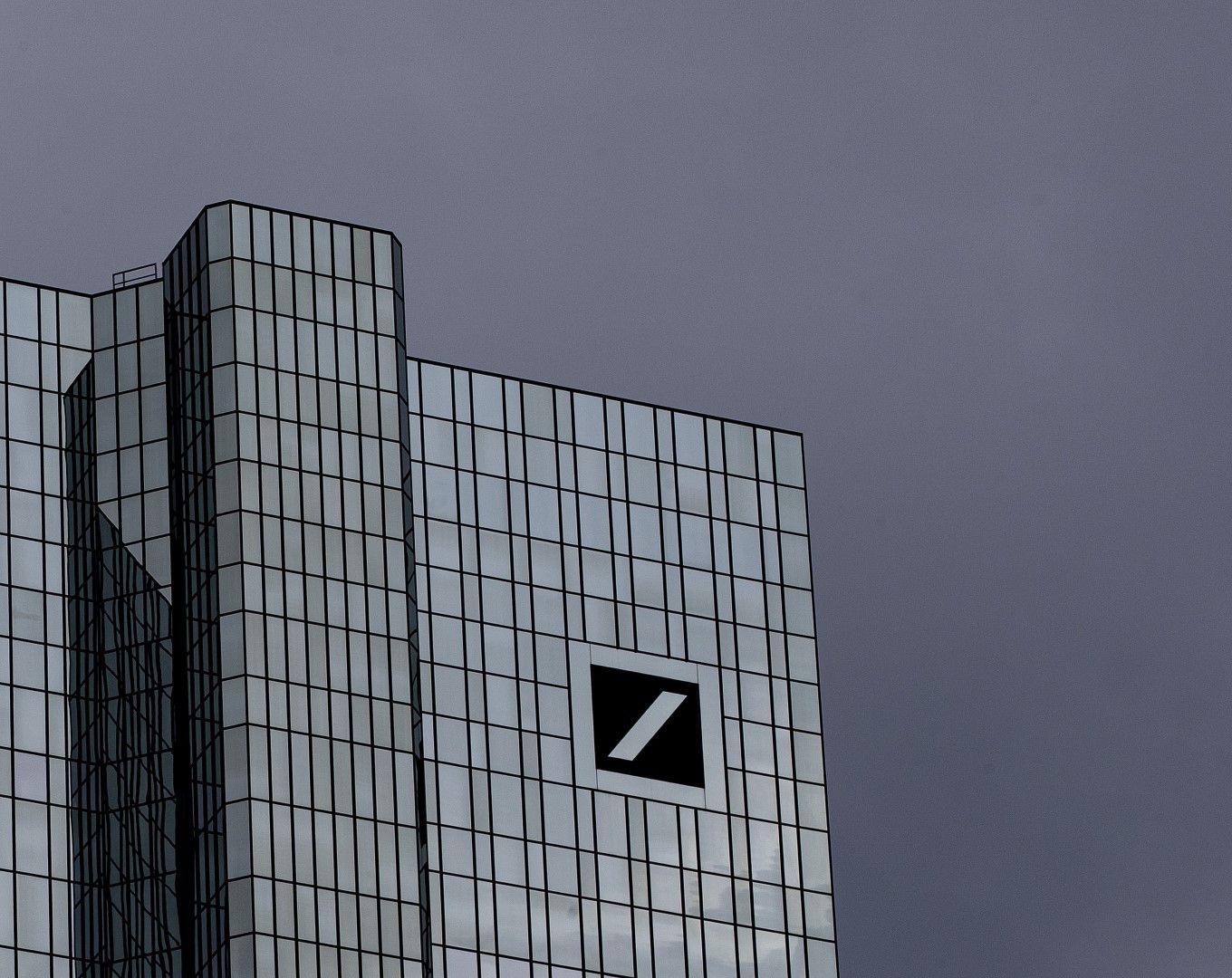 Най-голямата германска банка орязва разходи и бе принудена да затвори няколко филиала