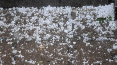 Пороен дъжд с градушка предизвика наводнения в Истанбул предадоха турските