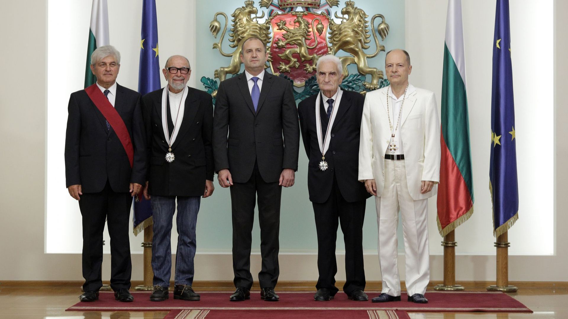 Президентът Румен Радев връчи високи държавни отличия на четирима изтъкнати