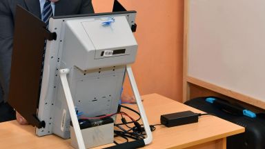 Правната комисия прие отмяната на машинния вот за местните избори