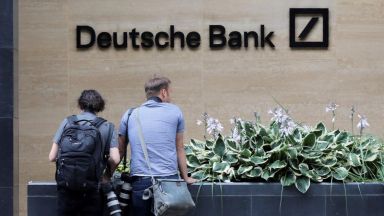 Deutsche Bank прие да плати $75 млн. в съдебен процес за сексуален трафик