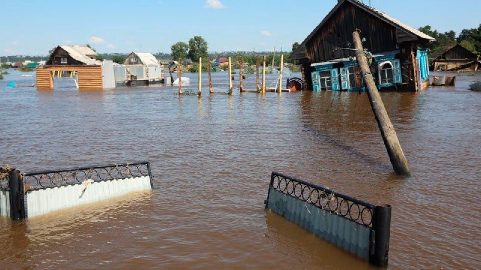 Незапомнени наводнения в Сибир, стотици загинали и изчезнали
